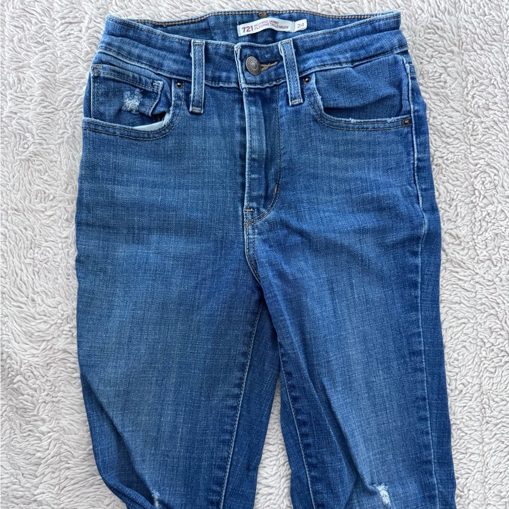 Levi's Women's Mid-Wash Ankle Jeans